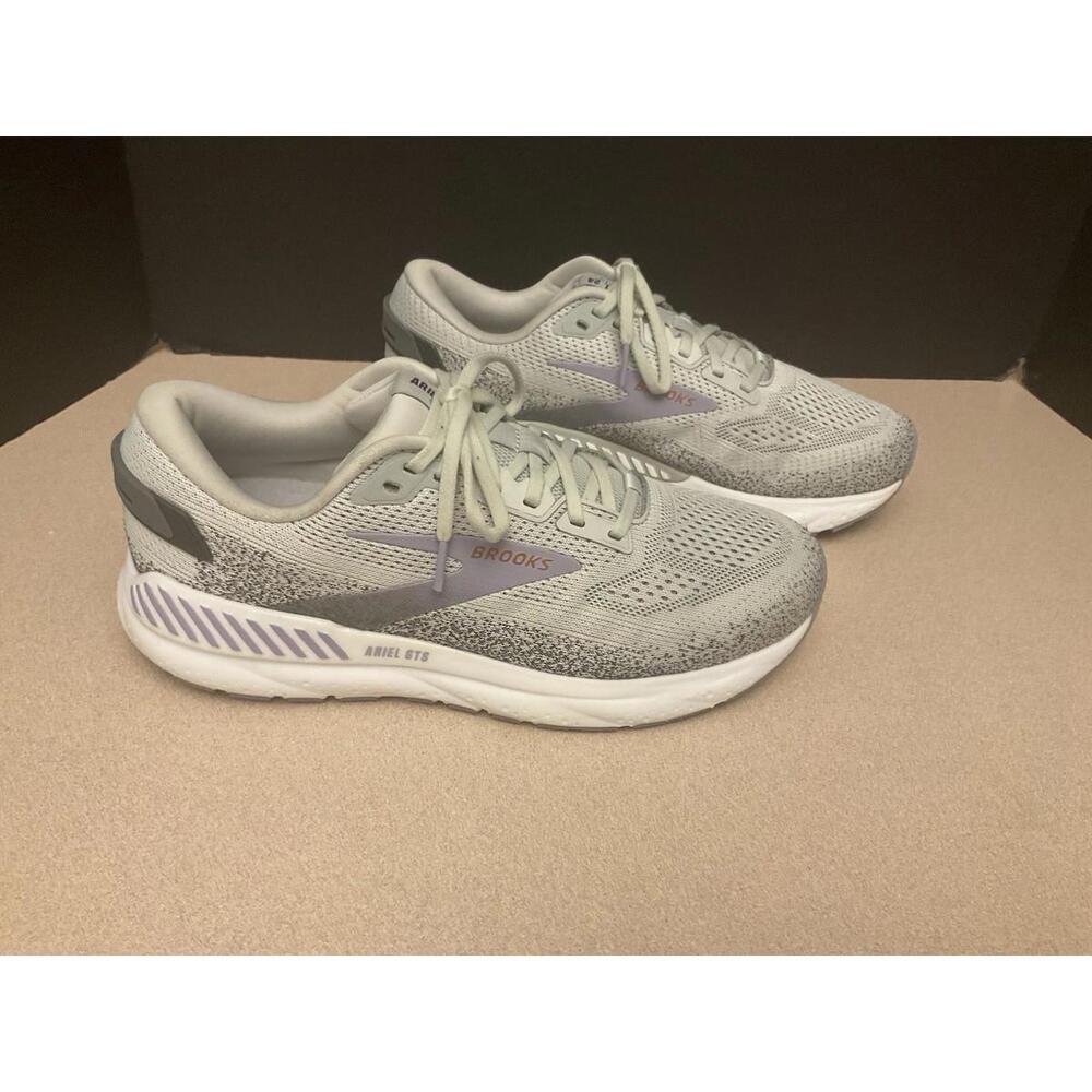 Brooks Women's Running Shoes in Light Gray with Lavender Accents 11.5 Wide